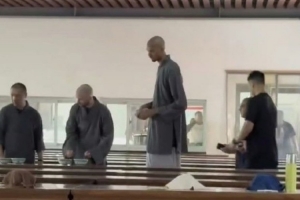 巴恩斯談文班去少林寺進(jìn)修：不是誰(shuí)都能做這種事 下次我也想去配圖